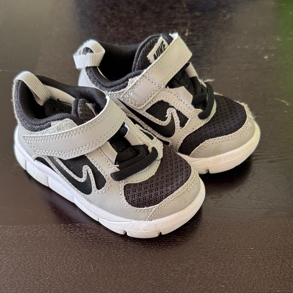 Nike Kids Black and Gray Sneakers